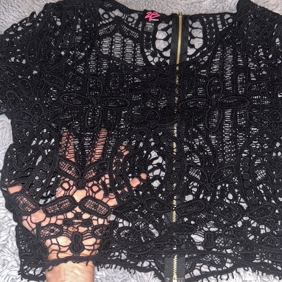 2B Bebe Crochet Top - Picture 3 of 10